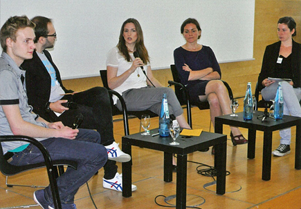 Podiumsdiskussion, Gruppe auf Bühne